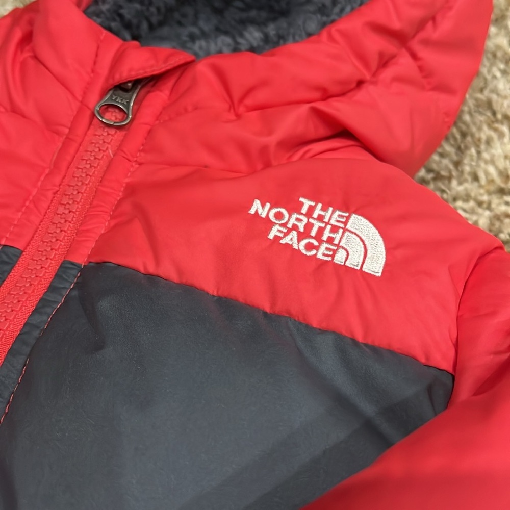 North Face Puffer Jacket - Picture 3 of 7